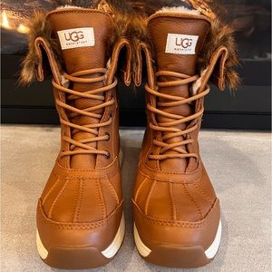 UGG snow boots, like new size 9